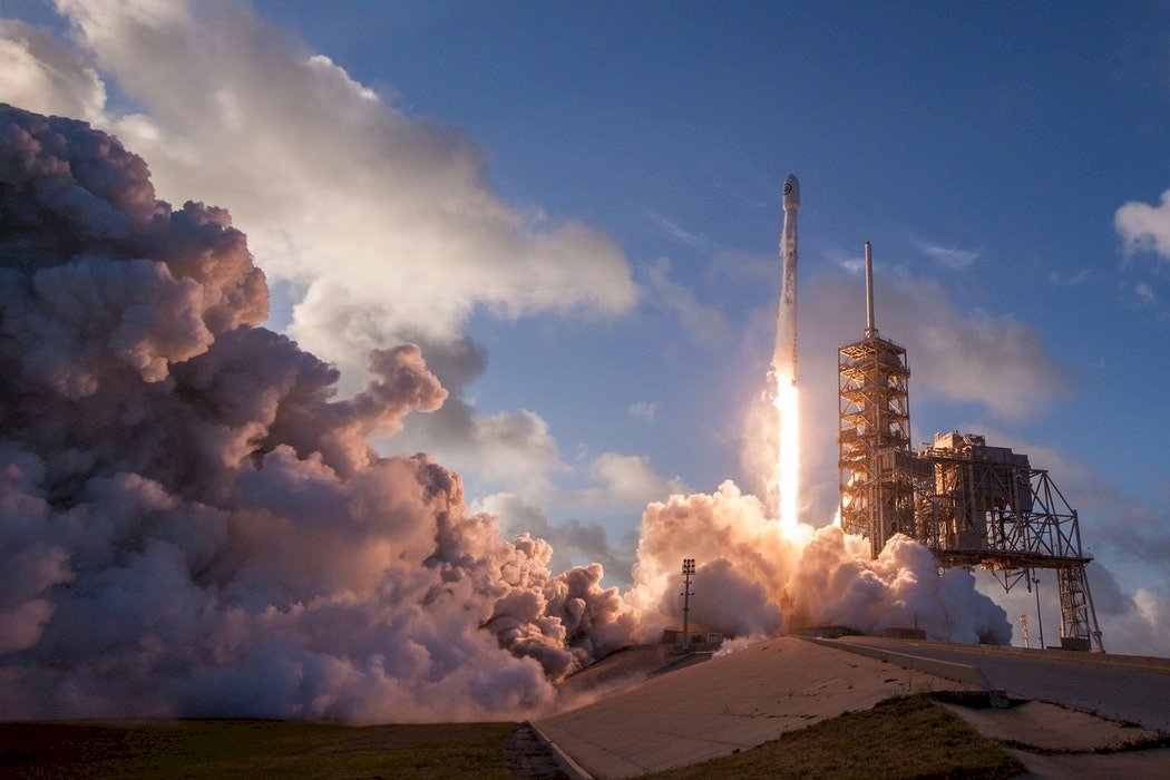 獵鷹重型火箭載衛星升空 SpaceX稱史上最難任務