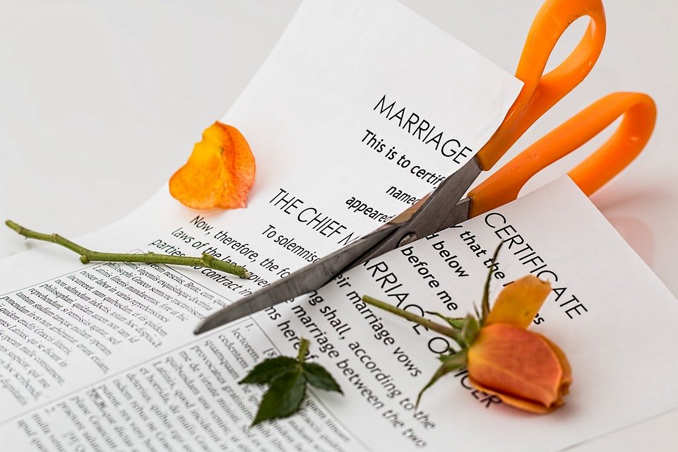杜拜因應疫情封城 宣布暫停辦理結婚離婚手續