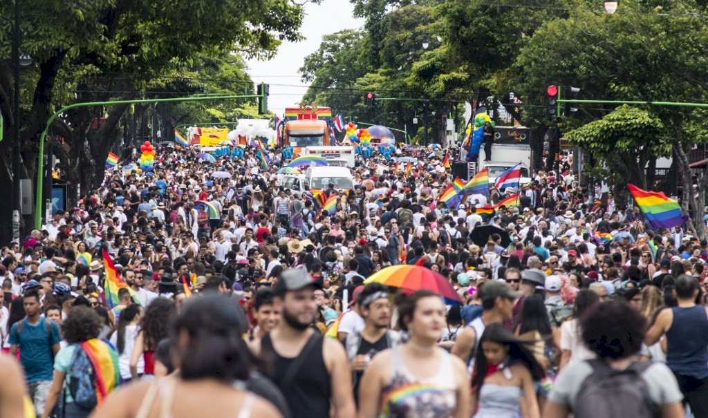 阻撓同性婚姻生效 哥斯大黎加議員全武行