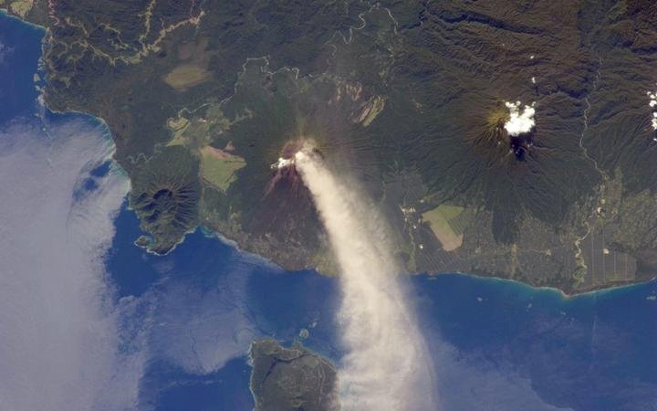 巴紐烏拉旺火山噴發疏散數千人 當局派軍隊協助