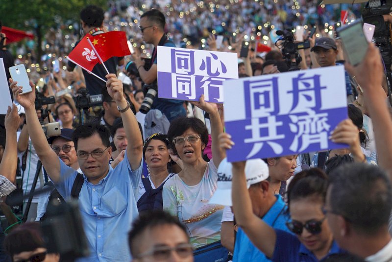 重啟貿易談判 傳川普允放軟批中香港政策力道