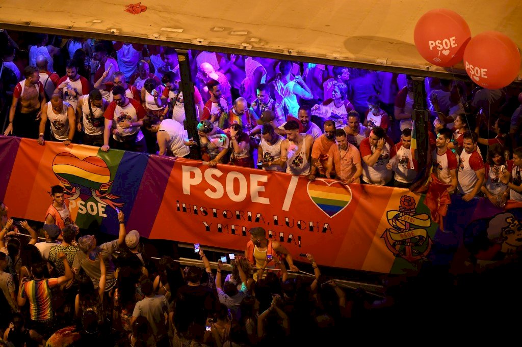 同志驕傲遊行 馬德里40萬人街頭同歡