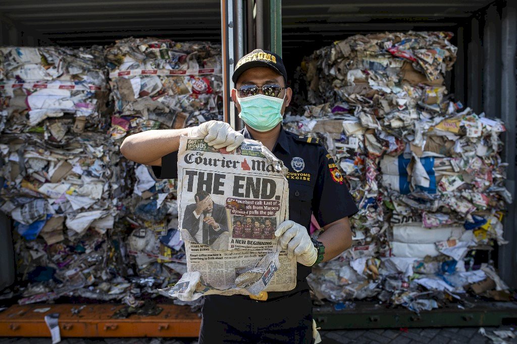 廢紙貨櫃藏垃圾 印尼擬將2百多公噸廢物運回澳洲