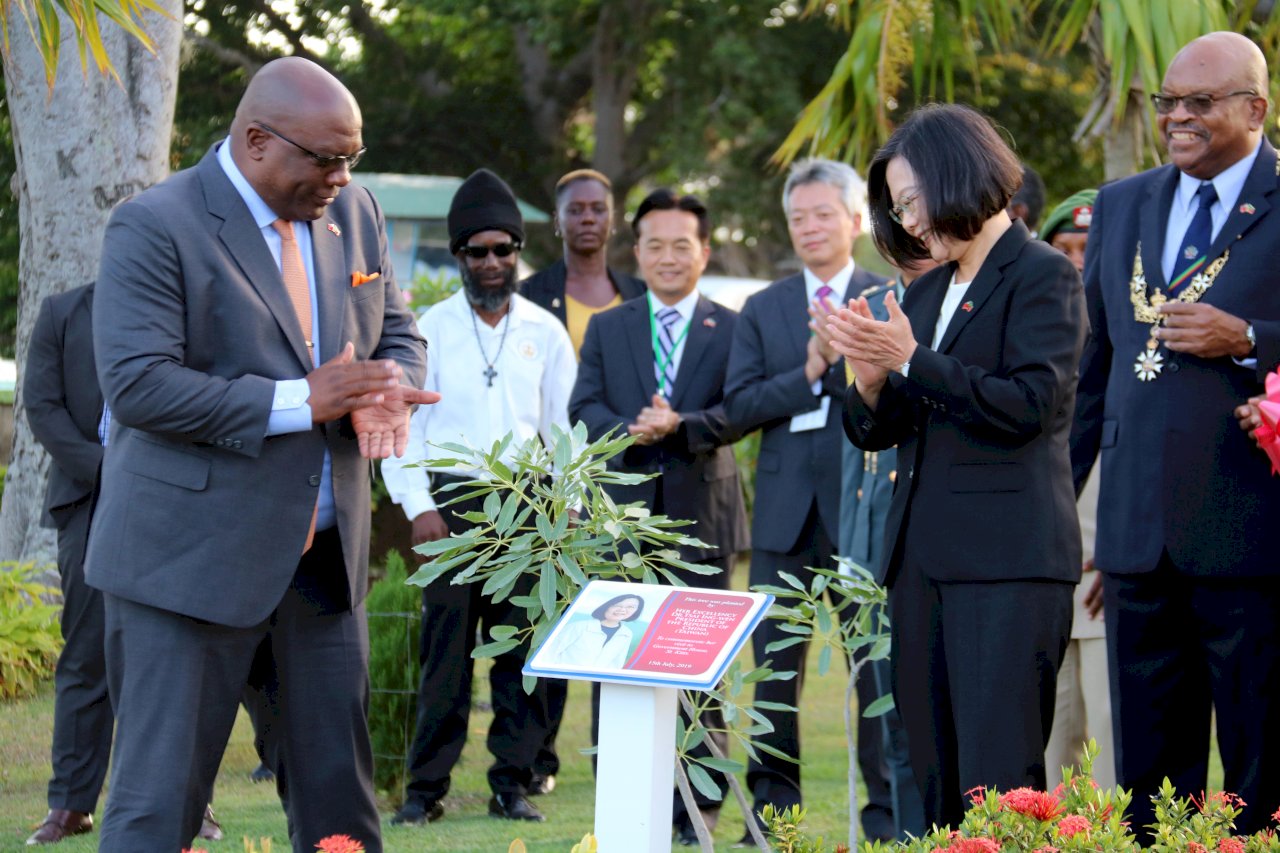 蔡總統於克國總督府植樹 象徵兩國關係緊密深厚