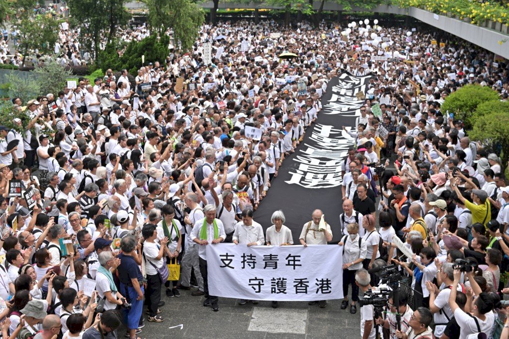 香港銀髮族9千多人上街遊行 挺年輕人
