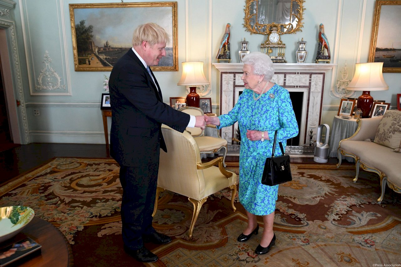 強生晉見英女王 正式成為英國新首相
