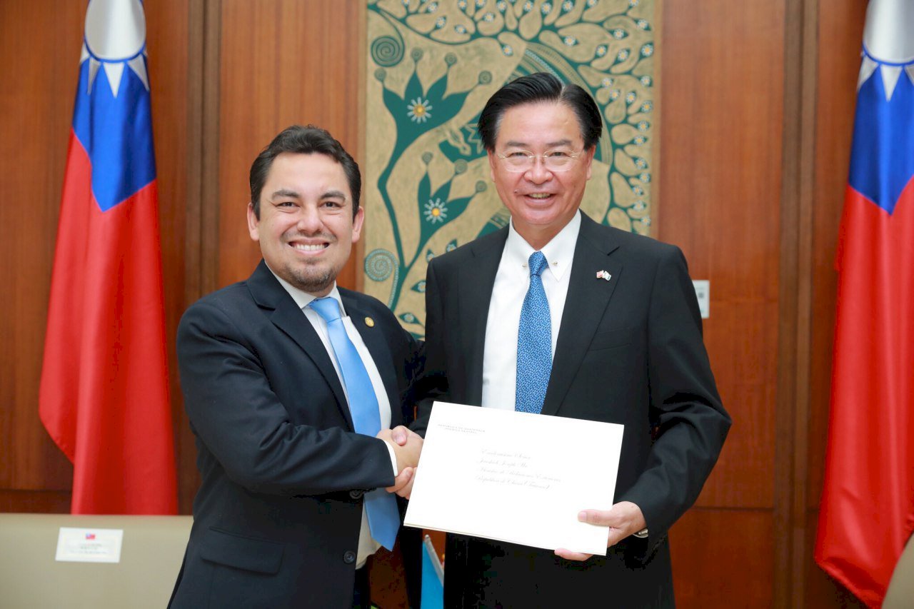 新任瓜地馬拉駐台大使抵台 外交部盼強化邦誼