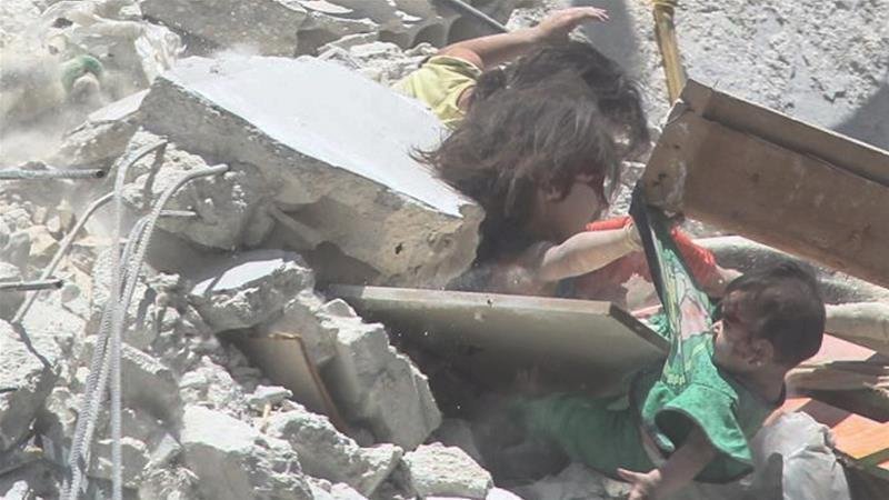 敘利亞殘酷衝突最新寫照 5歲女童瓦礫堆中救妹
