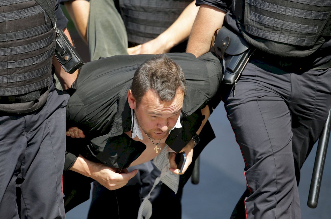 俄人遊行要求自由選舉 317人被捕