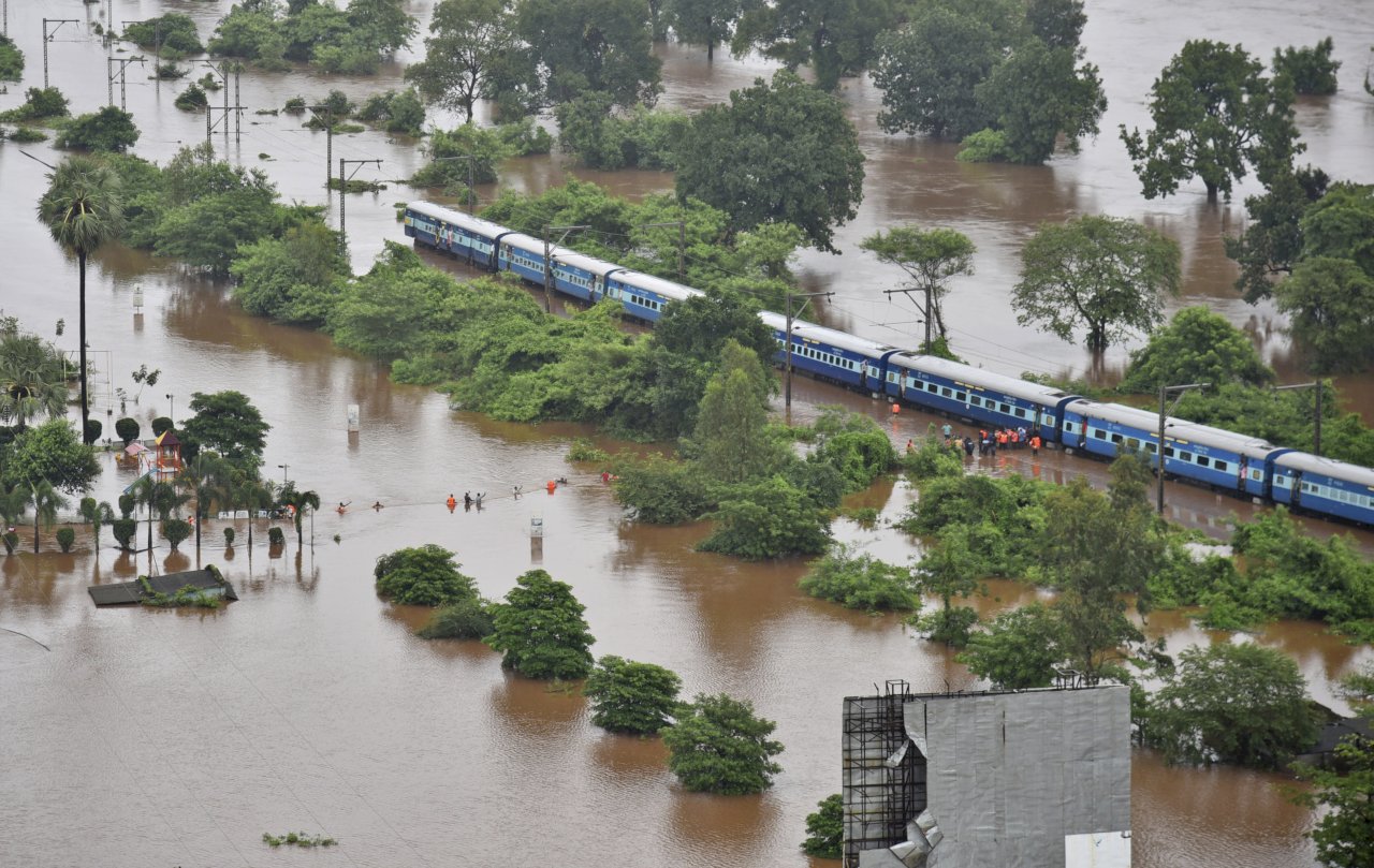 印度暴雨洪水火車受困 700名乘客全獲救