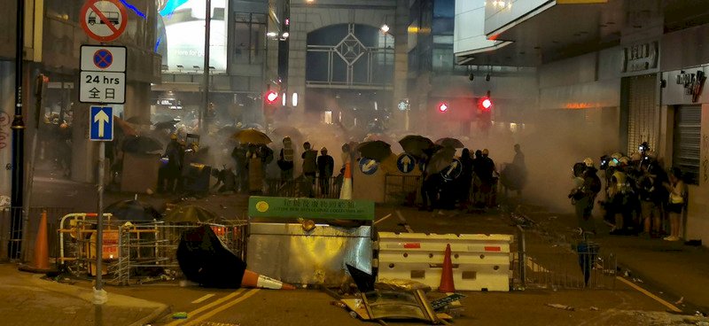香港和平遊行再度暴力收場 議員：陷惡性循環