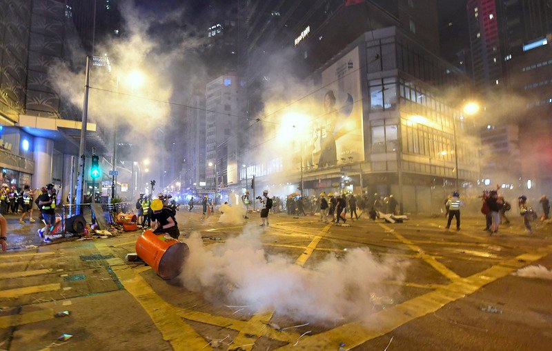 催淚彈下的香港記者 指控警察執法差