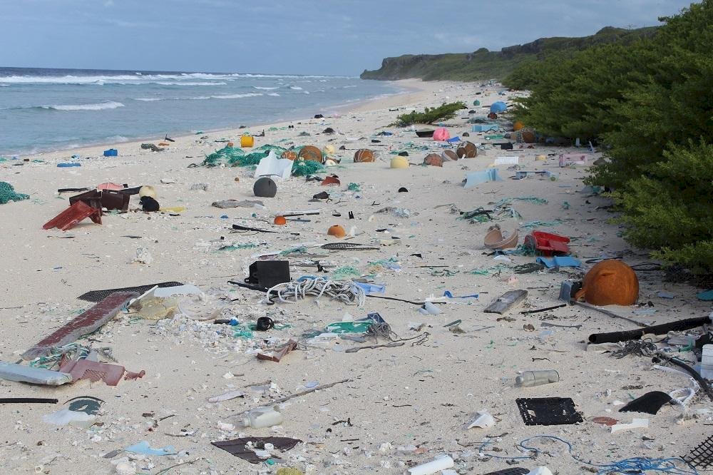全球上演垃圾漂流記 無人島天堂也遭害