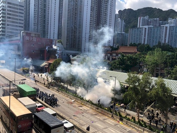 香港七區集會出現衝突 警方施放催淚彈