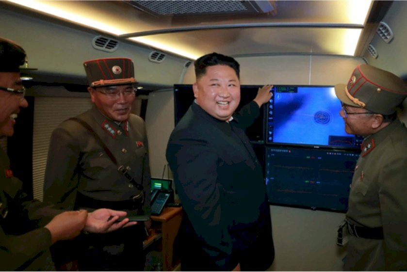 北韓：金正恩視察多管火箭發射器試射