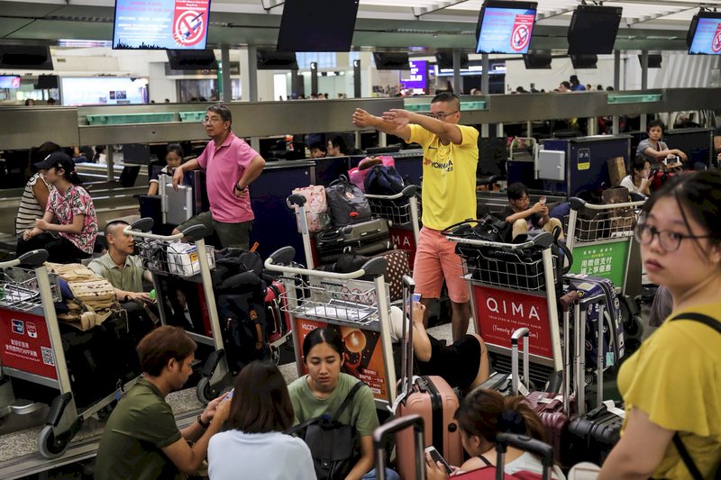 香港機場取消航班 桃機近萬旅客受影響