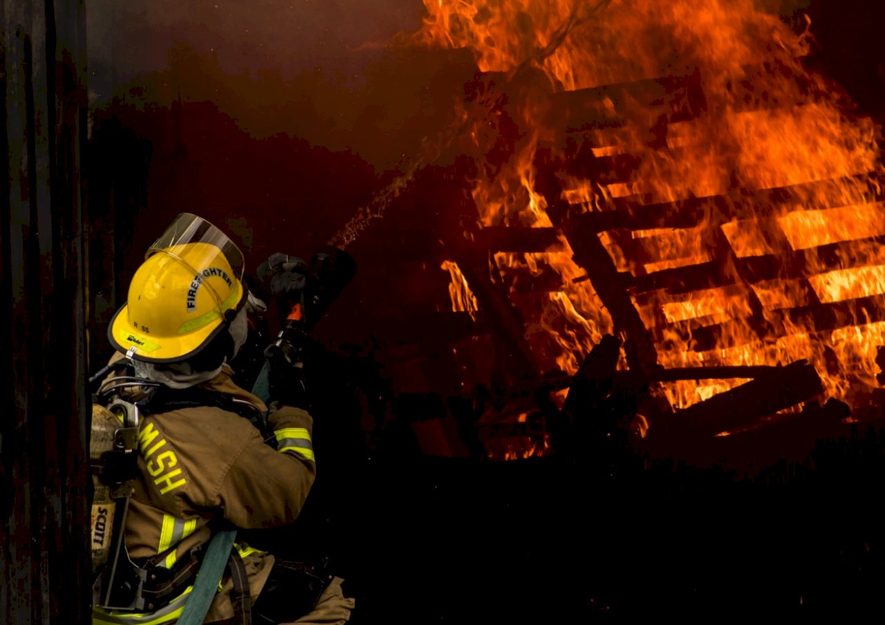 危險性救災標準出爐 六大類場所消防員得免冒險搶救