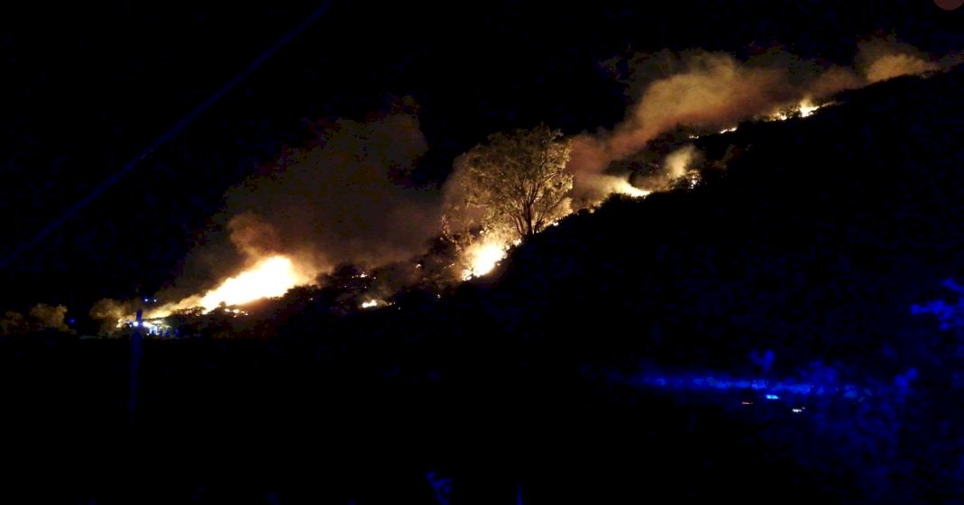 西班牙大加納利島又見野火 小鎮居民急疏散