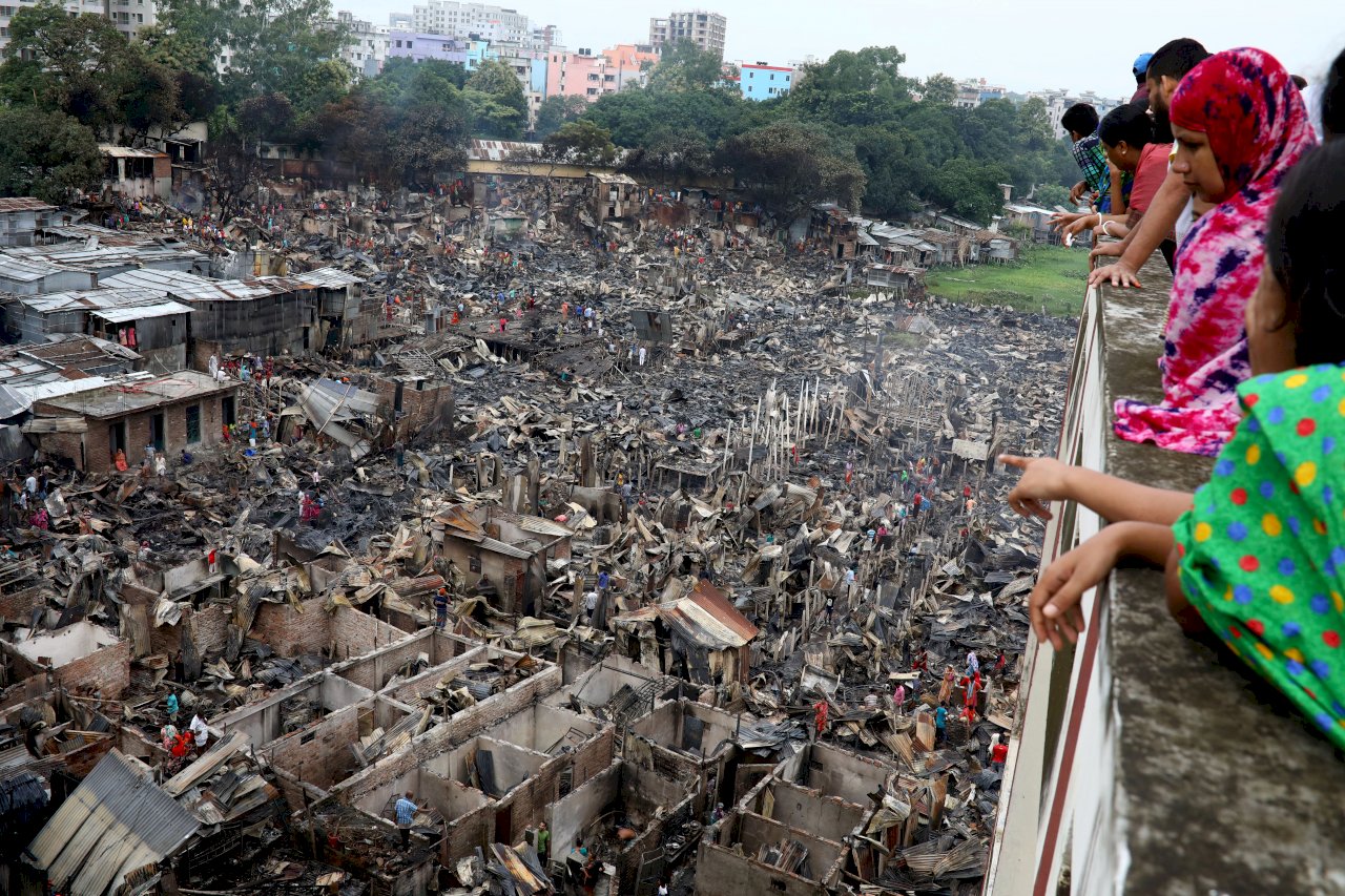 孟加拉首都貧民窟大火 5萬人無家可歸