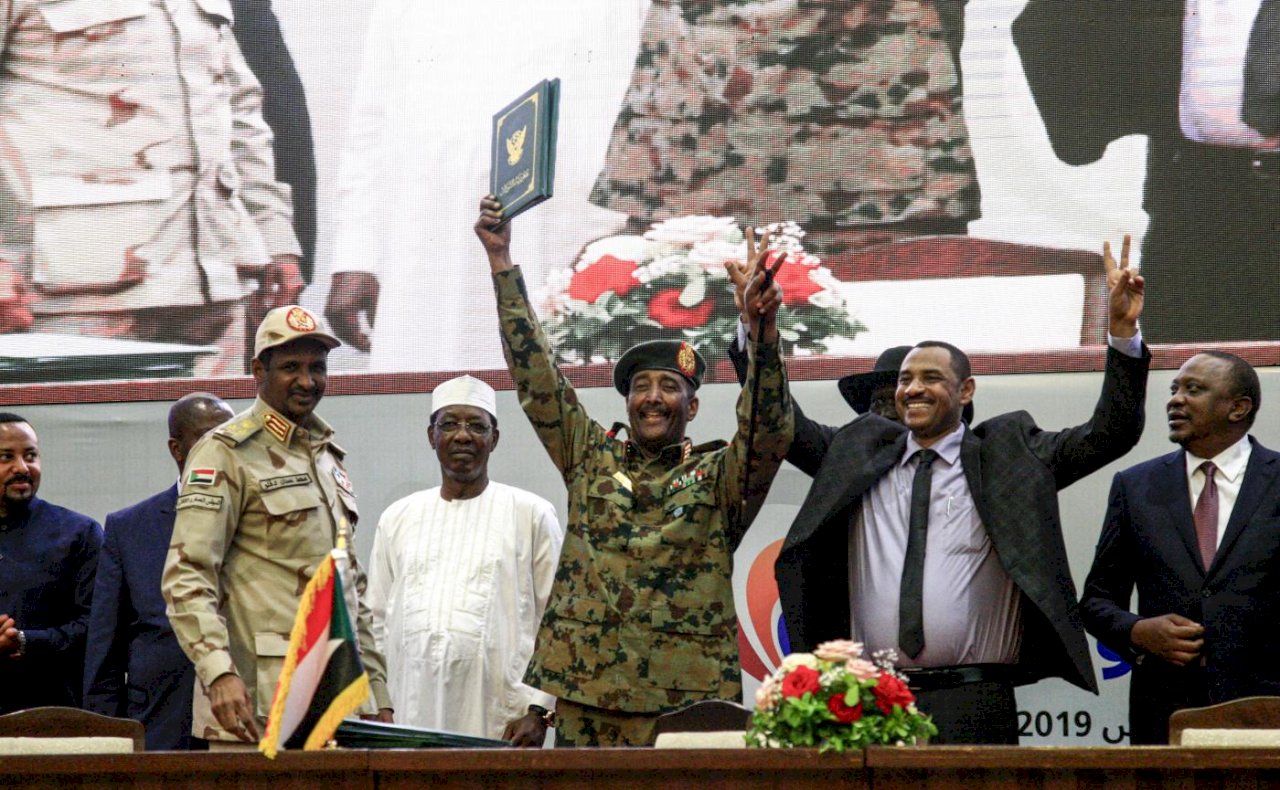 過渡到文人政府 蘇丹主權委員會主席宣誓就職