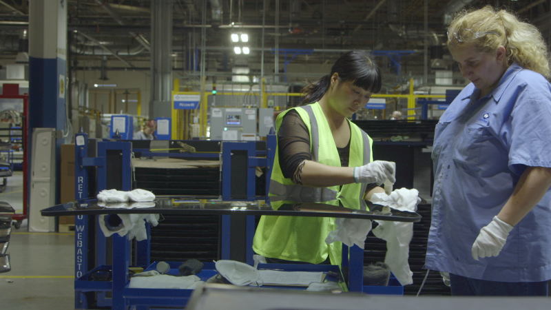 歐巴馬首拍紀錄片 探討中國高壓管理美國工廠