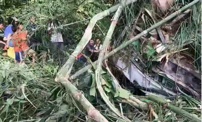 中國旅行團寮國翻車 至少13死31傷