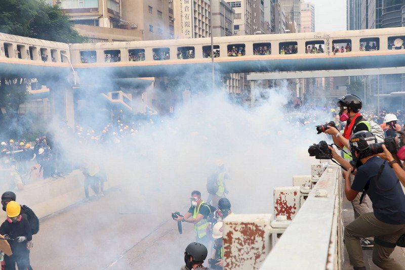 觀塘反送中 示威民眾轉戰黃大仙與警再爆衝突