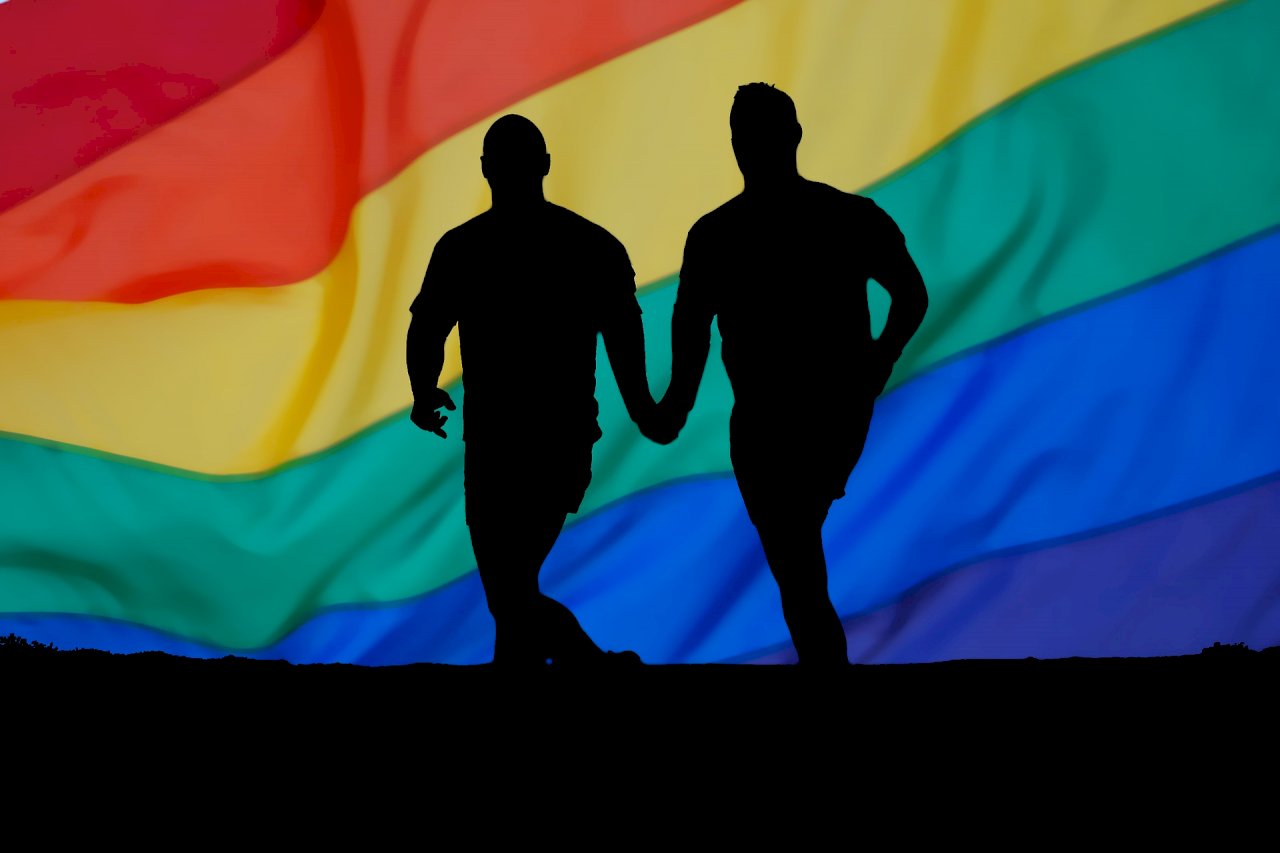 加彭邁向同性戀除罪化 第一夫人支持自由去愛