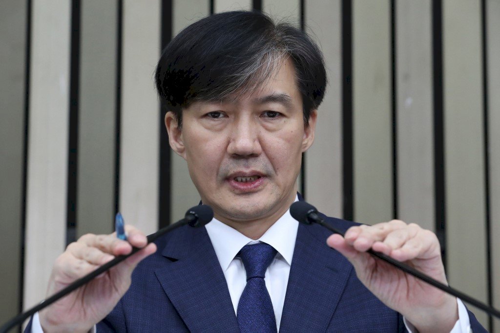 文在寅支持率再跌 韓法務部長曹國宣布辭職