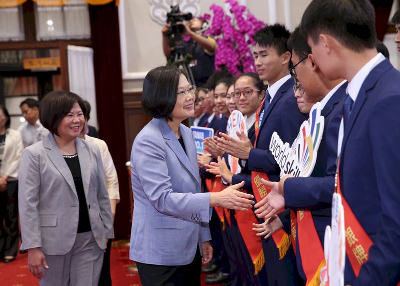 讚國際技能競賽選手「世界第一等」 總統：與世界分享台灣經驗