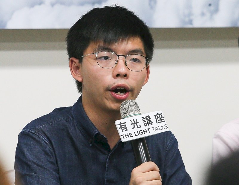 黃之鋒抵美 籲川普支持香港民主運動