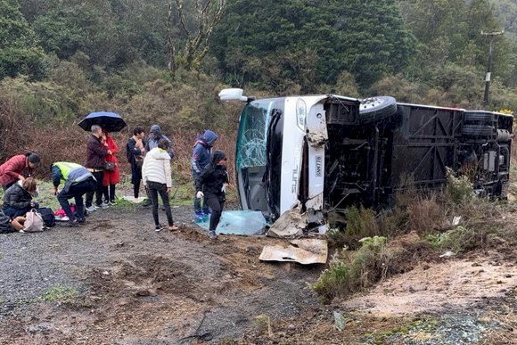 紐西蘭巴士翻車 中國觀光客5死6傷