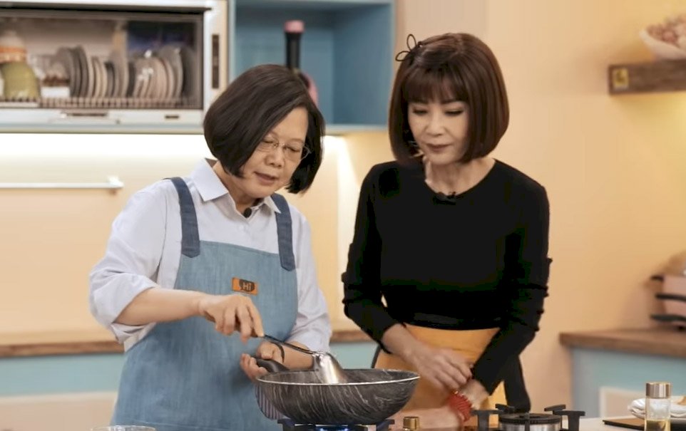 蔡總統上美鳳有約秀廚藝 行銷台灣豬肉最好吃
