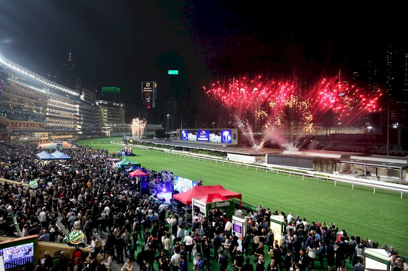 反送中示威者發起圍堵 香港賽馬會取消賽事