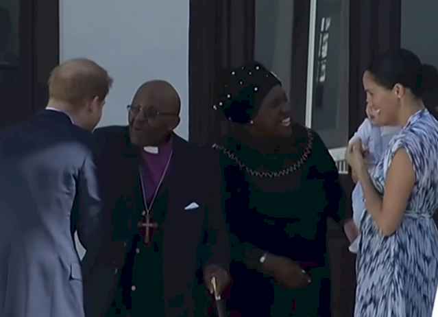 跟著爸媽出訪非洲 英王室寶寶亞契亮相