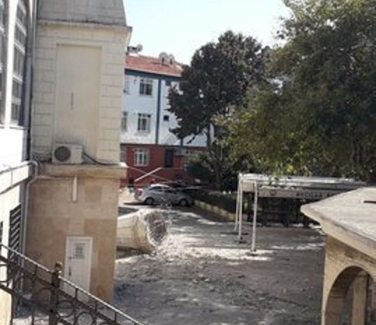 伊斯坦堡馬爾馬拉海5.7地震 震斷清真寺尖塔