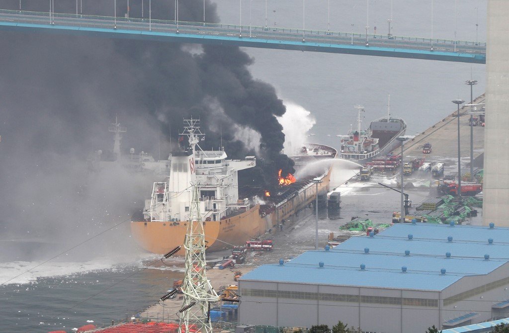 南韓蔚山港油輪爆炸 18傷