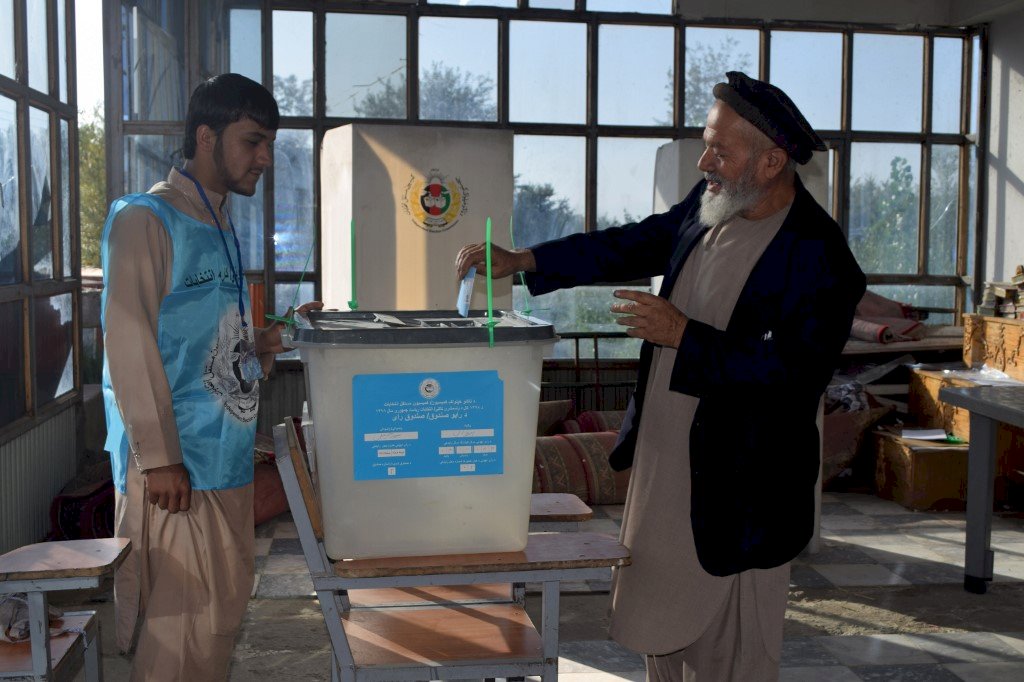 阿富汗大選血腥中落幕 投票率難看