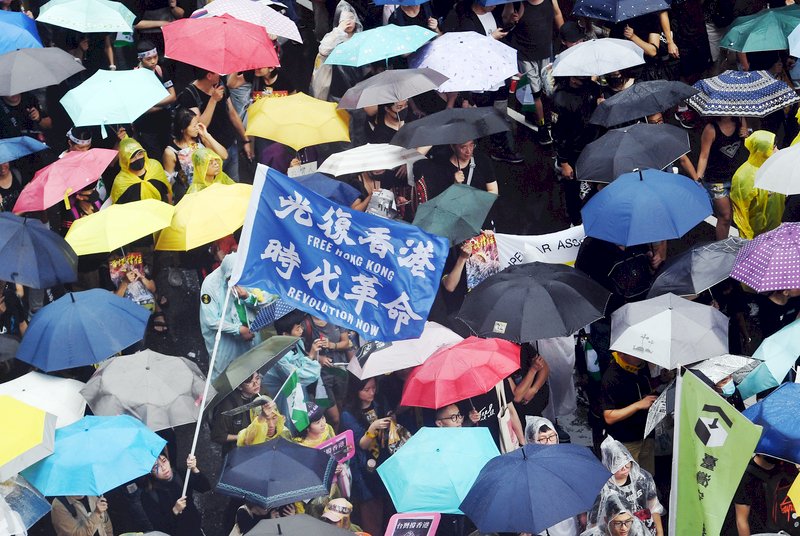 台灣撐香港遊行 民眾不畏風雨展現反極權力量