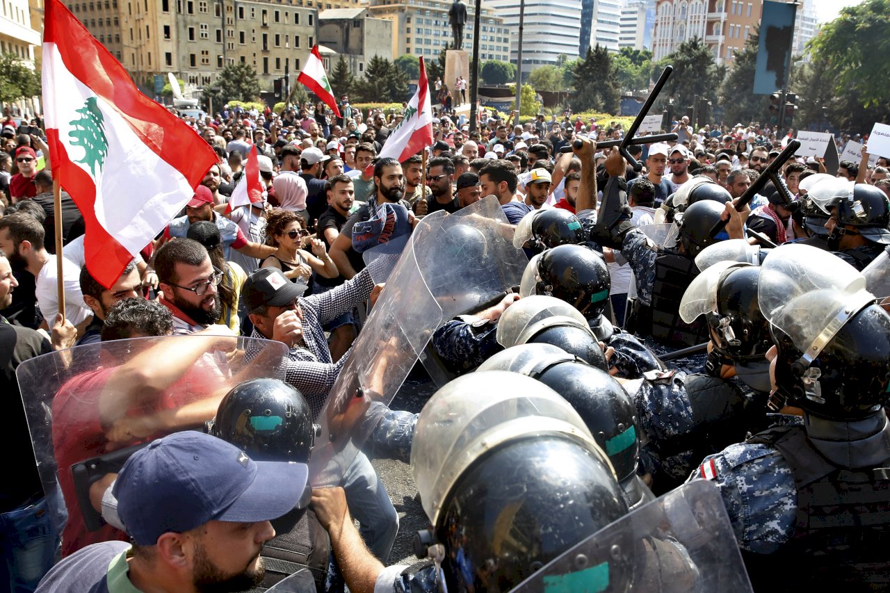 黎巴嫩經濟情況惡化 數百人群聚首都示威