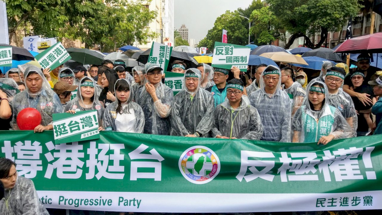 民進黨參與撐港遊行 卓榮泰：沒有統治者可剝奪自由民主人權