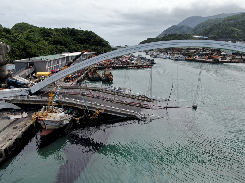 南方澳跨港大橋塌陷 漁業署:魚貨供應短期不受影響
