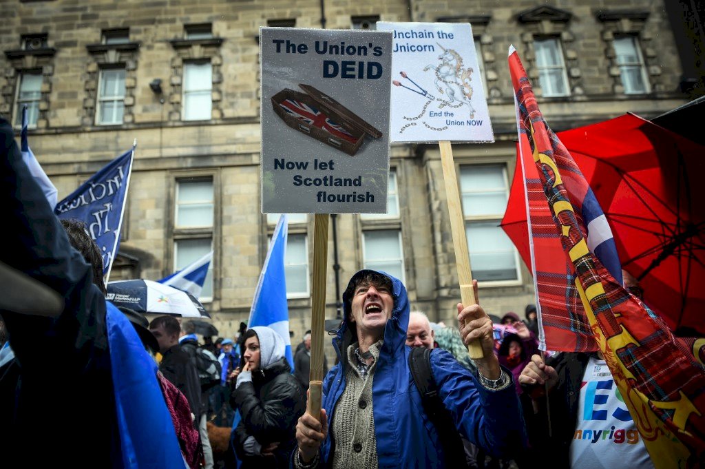 爭取蘇格蘭獨立 逾20萬人愛丁堡上街遊行