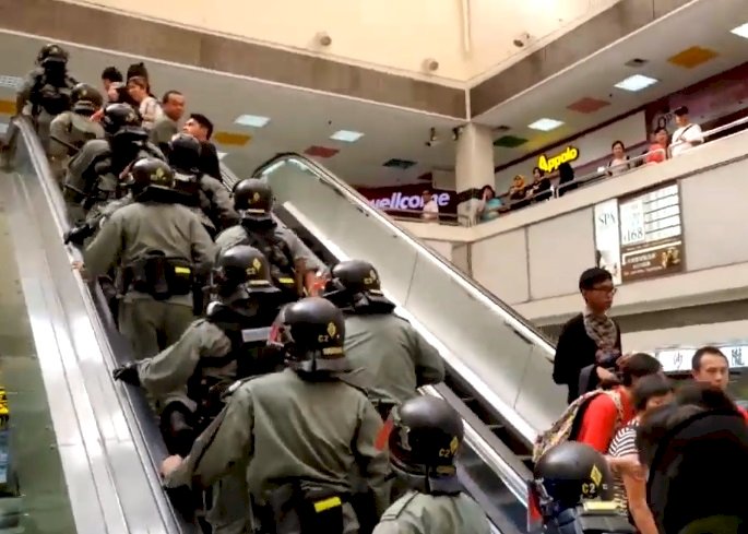 香港多區出現騷亂 防暴警察逮捕多人