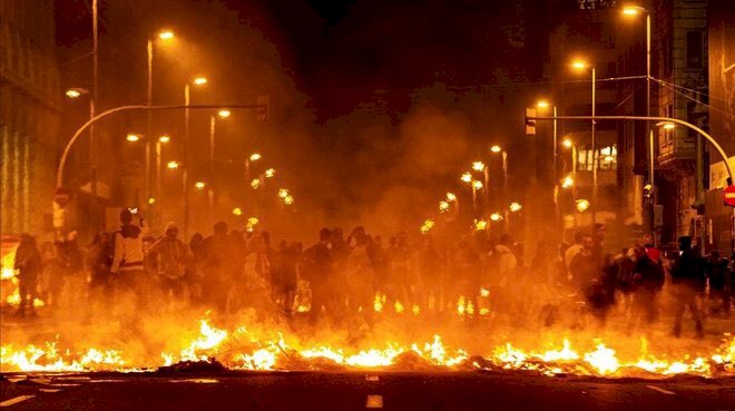 加泰隆尼亞示威延燒 逾50萬挺獨群眾上街
