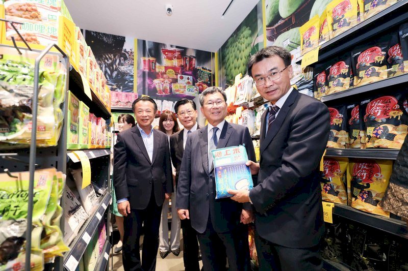 農委會攜星國超市設專區 擴大台灣農產食品出口