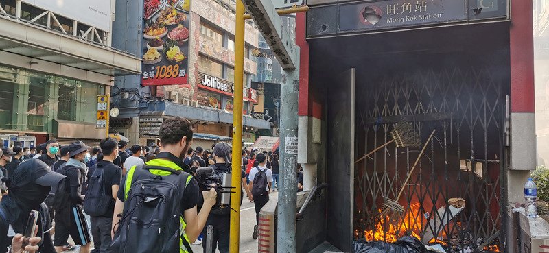 反送中抗爭升級 旺角中資店舖遭縱火
