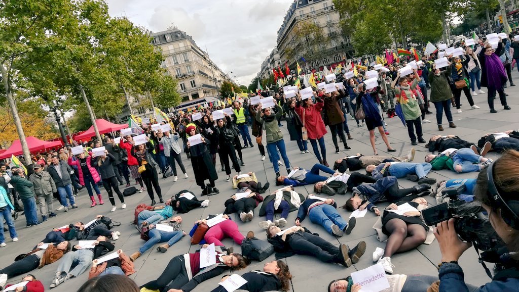 女性遭家暴問題層出不窮 數百人巴黎示威