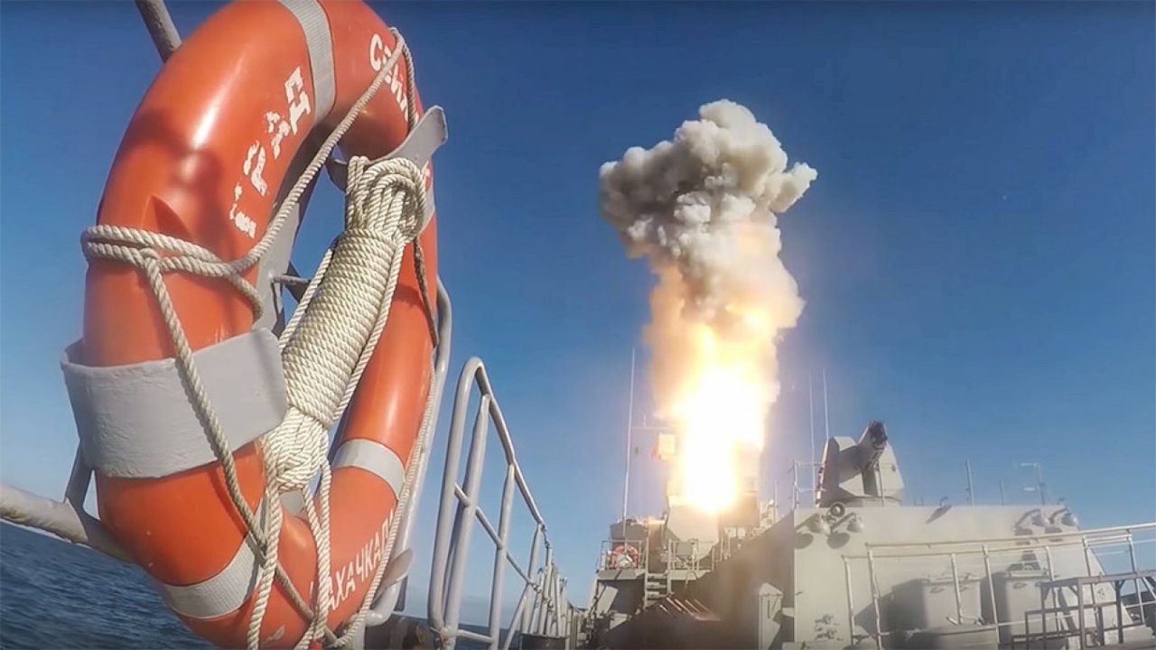 俄大型軍演 核潛艦試射洲際飛彈失敗