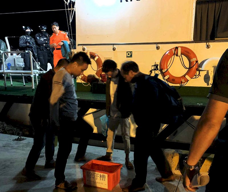 中國抽砂船澎湖盜採海砂  法院一口氣裁押28人